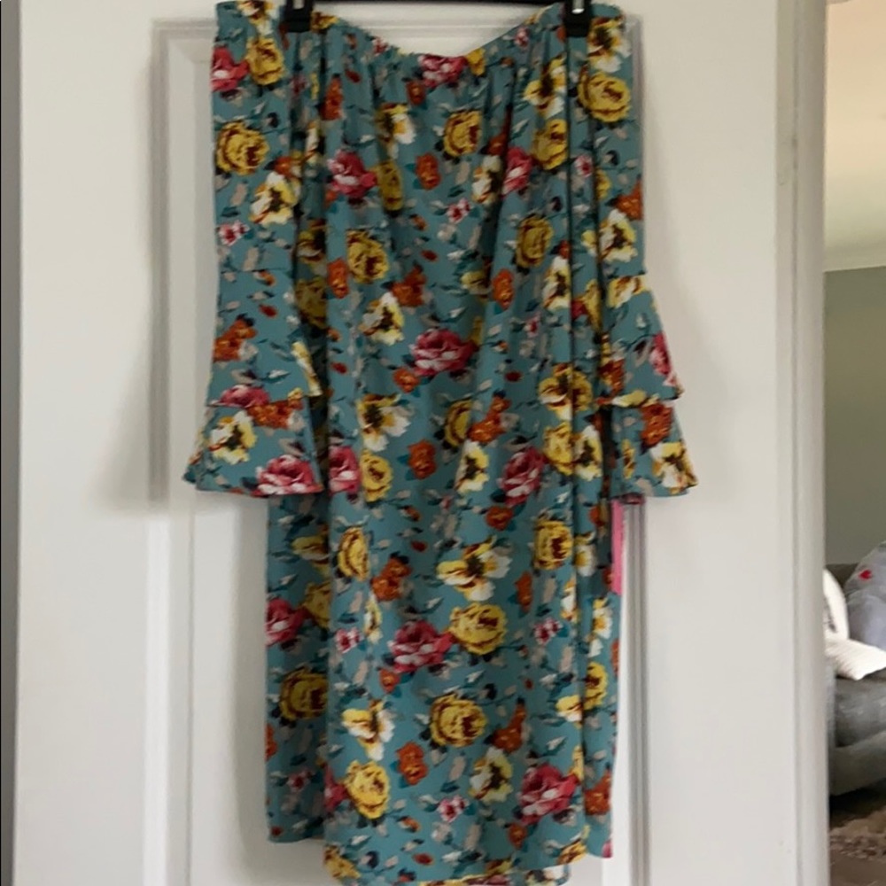 Off shoulder xhilaration dress
